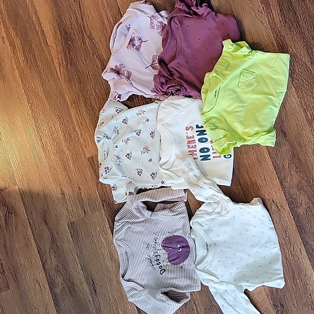 7 Carters onesies 4 short sleeve, 3 long